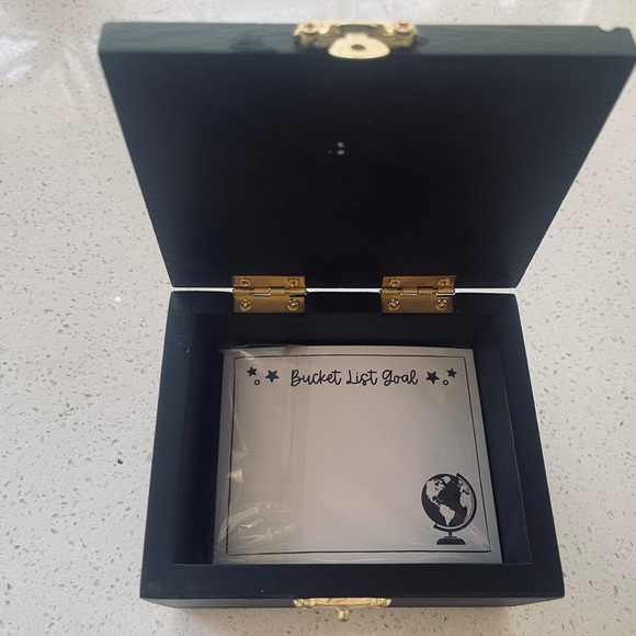 Bucket List Adventure Begins Box & Notecards - Picture 3 of 3